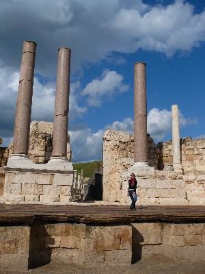 Deborah Friedes improvising at Beit She'an's ancient amphitheater.